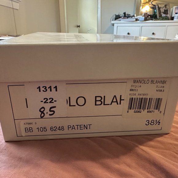 Manolo Blahnik Nude Patent Leather Heels - Picture 4 of 6